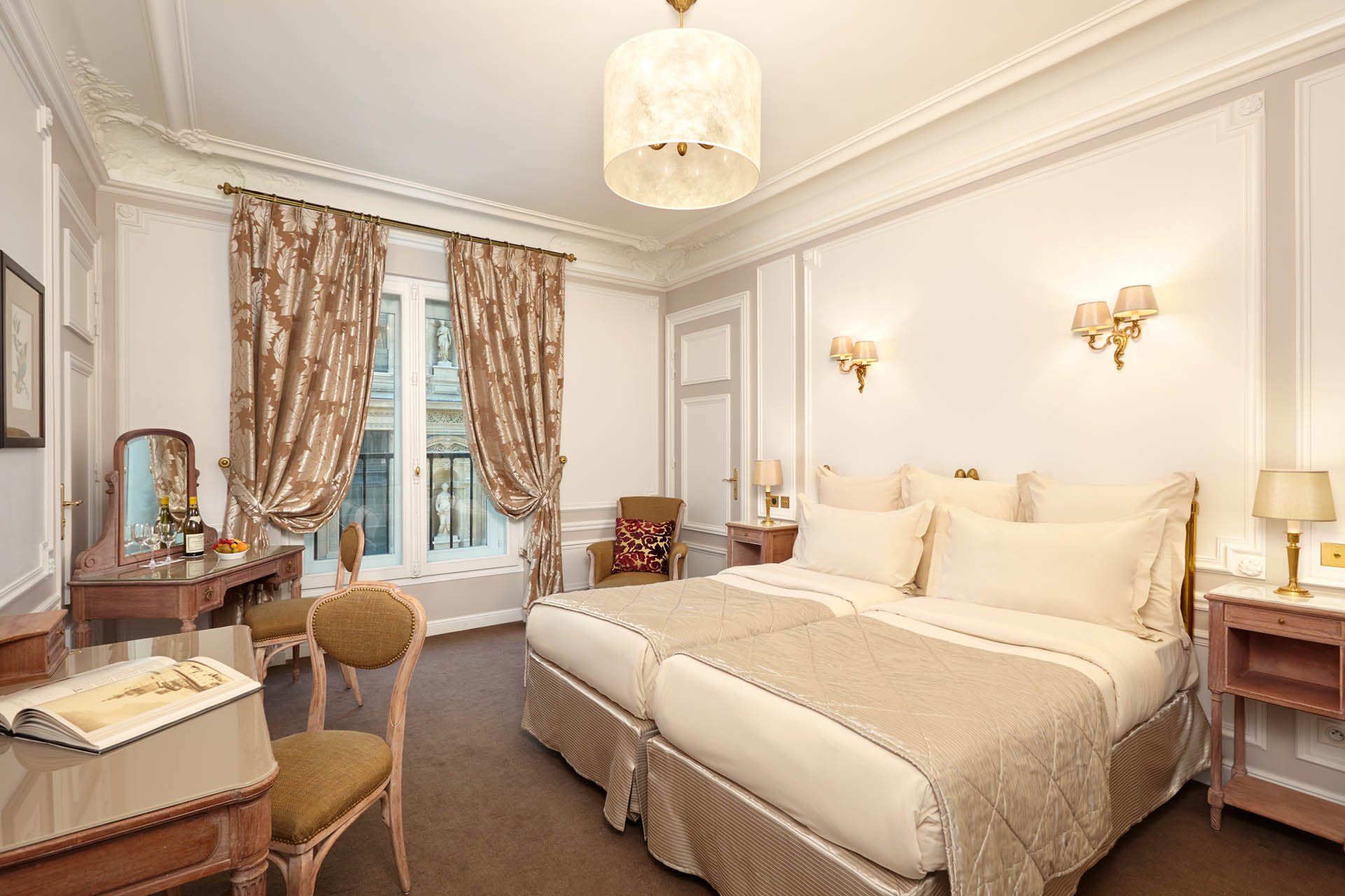 235/Chambres/Room_Prestige_7_-_CHotel_Regina_Paris.jpg